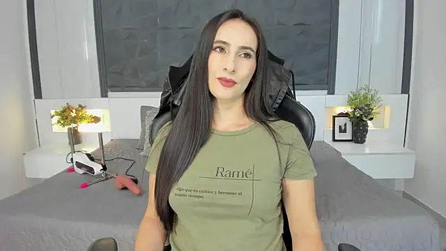 SaraGomez1 online show from November 2025 03:49:02 PM