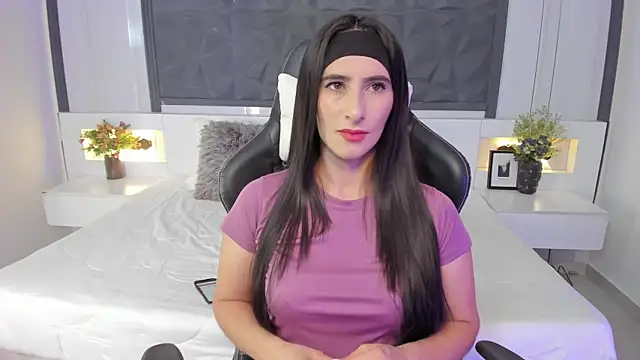 SaraGomez1 online show from November 2025 01:48:01 PM