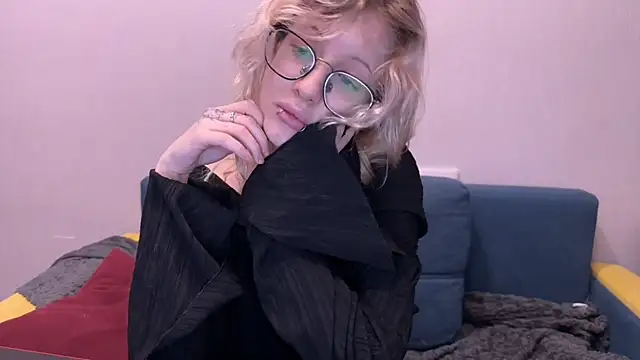 moundliicht1 online show from November 2025 07:52:02 PM