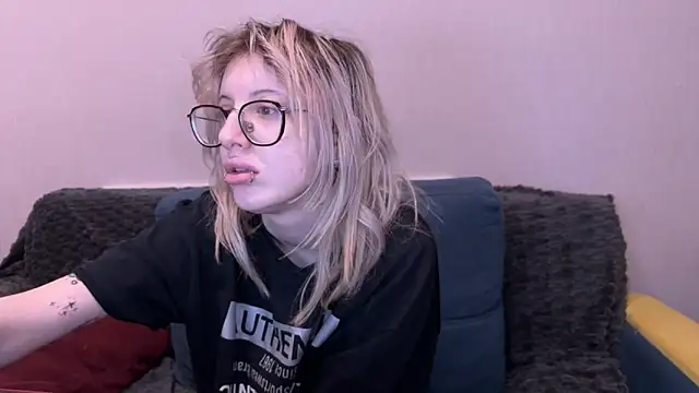 moundliicht1 online show from October 2025 08:30:02 PM