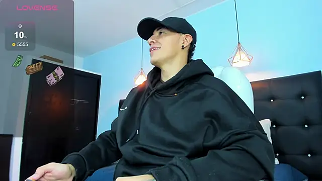 Lobo 17  online show from November 2025 03:29:01 AM