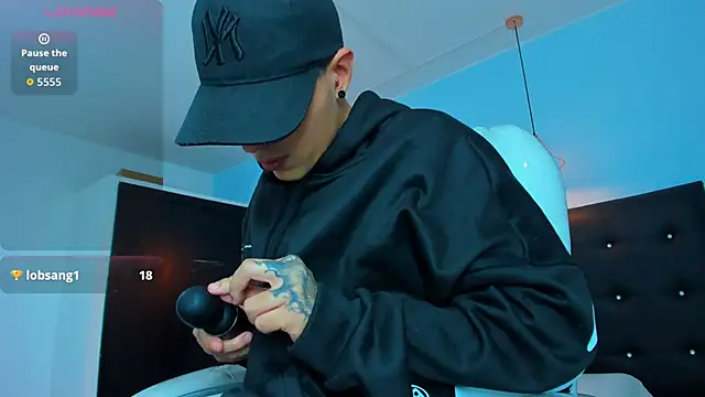 Lobo 17  online show from October 2025 03:49:01 AM