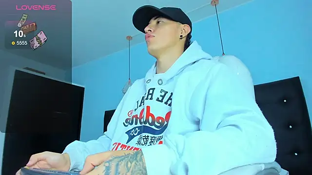 Lobo 17  online show from December 2025 03:33:01 AM