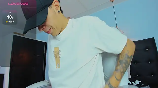 Lobo 17  online show from November 2025 03:43:01 AM