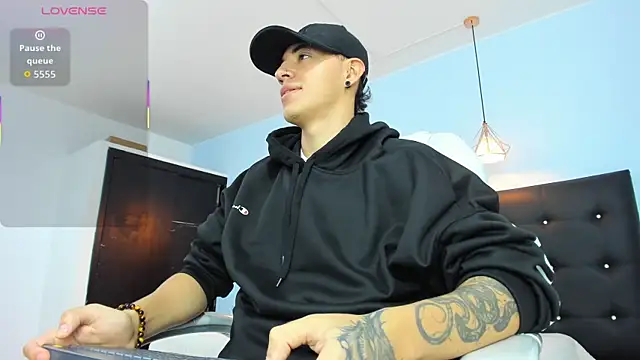 Lobo 17  online show from October 2025 03:49:02 AM