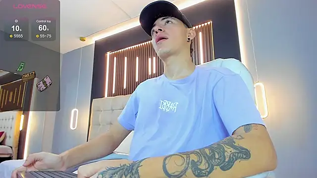 Lobo 17  online show from March 2026 03:45:02 AM