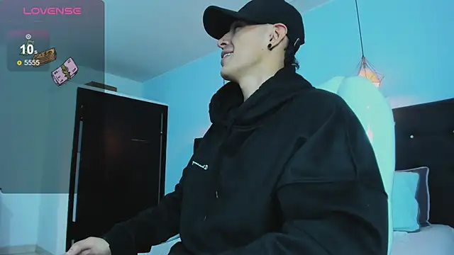 Lobo 17  online show from November 2025 03:44:01 AM