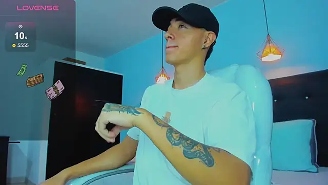 Lobo 17  online show from November 2025 03:43:01 AM