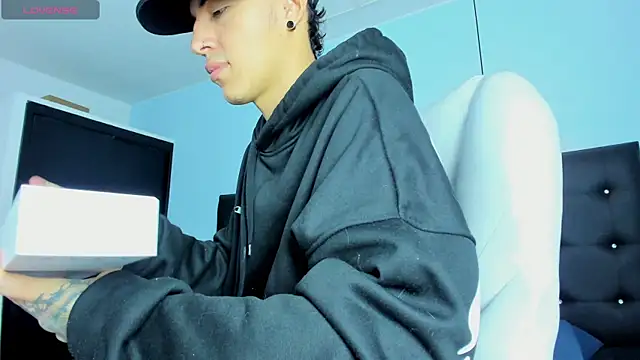 Lobo 17  online show from December 2025 03:41:01 AM