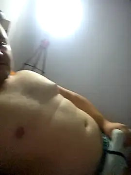 Snapshot of KarlosCarutox chatting on November 2025 06:34:01 PM KarlosCarutox online show from November 2025 06:34:01 PM