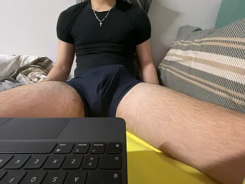 Snapshot of sweetspider35 chatting on January 2025 07:52:01 PM sweetspider35 online show from January 2025 07:52:01 PM