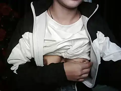 Snapshot of Gulabo_143 chatting on February 2025 06:40:01 AM Gulabo 143 online show from February 2025 06:40:01 AM