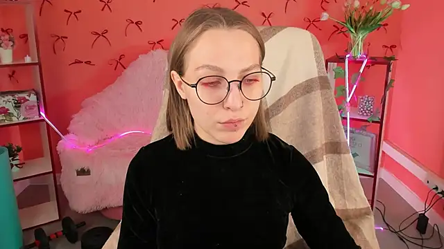 Snapshot of AphexQueen chatting on March 2025 09:12:02 AM AphexQueen online show from March 2025 09:12:02 AM