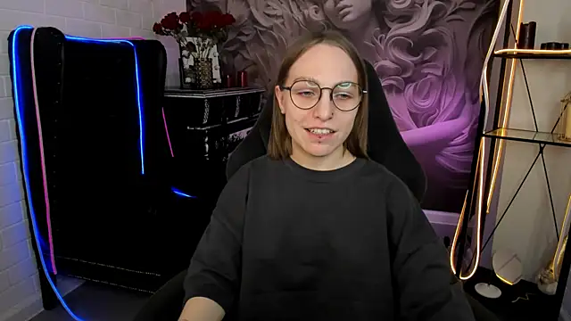 Snapshot of AphexQueen chatting on February 2025 01:08:01 PM AphexQueen online show from February 2025 01:08:01 PM