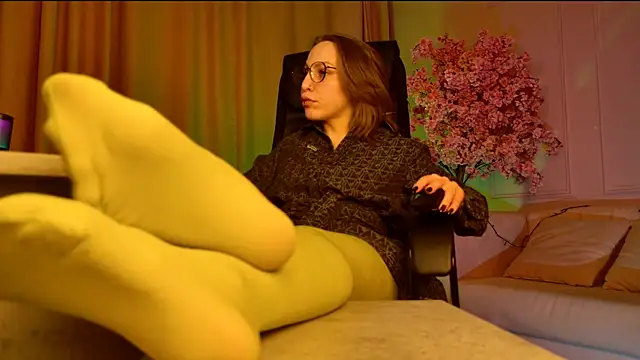 Snapshot of AphexQueen chatting on October 2025 10:12:02 AM AphexQueen online show from October 2025 10:12:02 AM