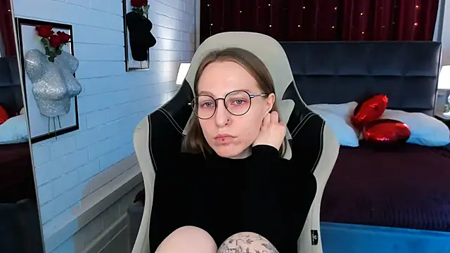 Snapshot of AphexQueen chatting on March 2025 12:22:02 PM AphexQueen online show from March 2025 12:22:02 PM