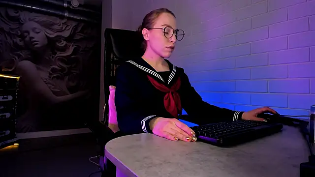 Snapshot of AphexQueen chatting on February 2026 09:07:02 AM AphexQueen online show from February 2026 09:07:02 AM