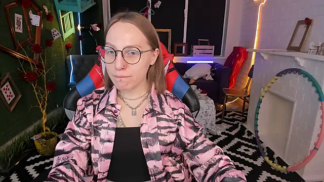 Snapshot of AphexQueen chatting on February 2025 01:11:01 PM AphexQueen online show from February 2025 01:11:01 PM