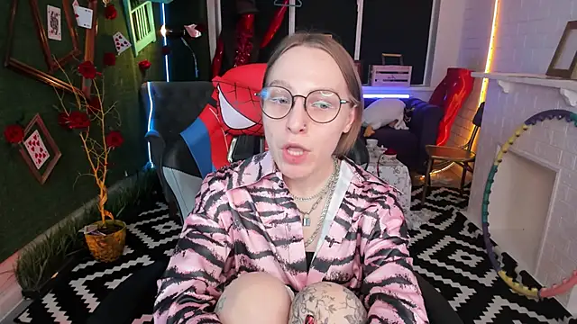 Snapshot of AphexQueen chatting on February 2025 04:16:01 PM AphexQueen online show from February 2025 04:16:01 PM