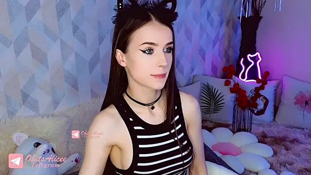 Snapshot of _OhitsMe chatting on October 2025 09:43:02 PM OhitsMe online show from October 2025 09:43:02 PM