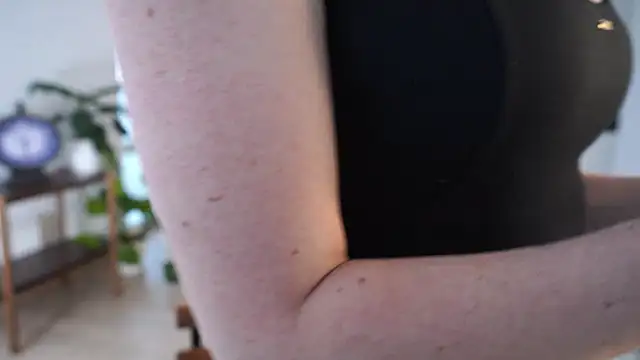 EsmaCrumbley online show from November 2025 04:13:02 AM