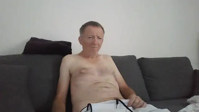 naturiste974 online show from May 2026 01:40:02 PM