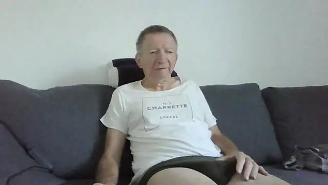 Snapshot of naturiste974 chatting on June 2026 05:23:02 AM naturiste974 online show from June 2026 05:23:02 AM