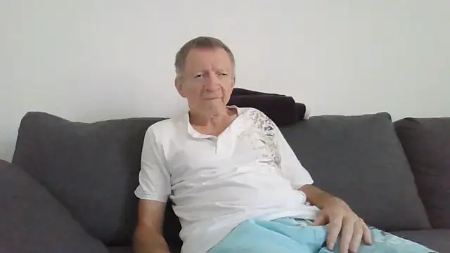 Snapshot of naturiste974 chatting on June 2026 03:24:02 PM naturiste974 online show from June 2026 03:24:02 PM