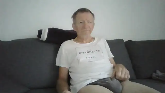 Snapshot of naturiste974 chatting on June 2026 04:46:02 AM naturiste974 online show from June 2026 04:46:02 AM