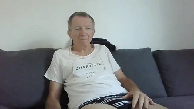 Snapshot of naturiste974 chatting on June 2026 05:28:01 AM naturiste974 online show from June 2026 05:28:01 AM
