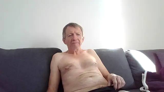Snapshot of naturiste974 chatting on October 2025 03:42:01 PM naturiste974 online show from October 2025 03:42:01 PM