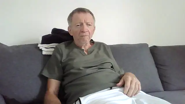 Snapshot of naturiste974 chatting on June 2026 04:11:02 PM naturiste974 online show from June 2026 04:11:02 PM