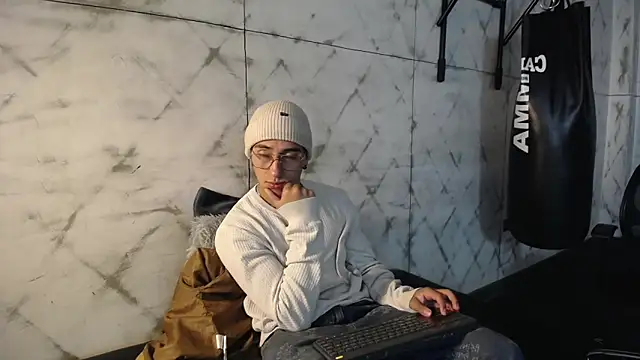 Snapshot of Andy_Joy_ chatting on March 2026 12:01:02 PM Andy Joy online show from March 2026 12:01:02 PM