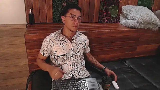 Snapshot of Andy_Joy_ chatting on November 2025 11:48:01 AM Andy Joy online show from November 2025 11:48:01 AM