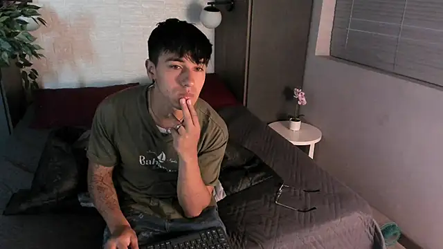Snapshot of Andy_Joy_ chatting on October 2025 11:00:01 AM Andy Joy online show from October 2025 11:00:01 AM