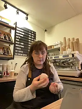 Snapshot of cinnabon_ chatting on October 2025 11:53:01 AM cinnabon online show from October 2025 11:53:01 AM