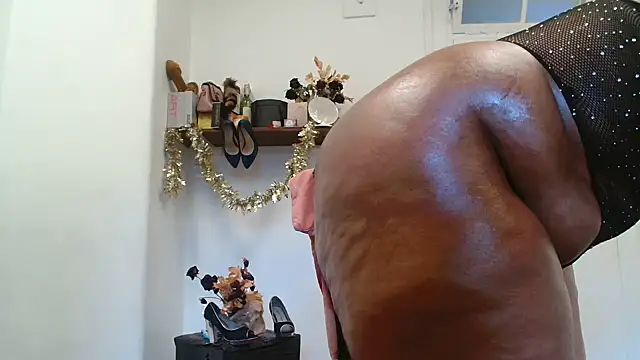 xTALLSEXYBUMx online show from December 2025 04:11:01 AM