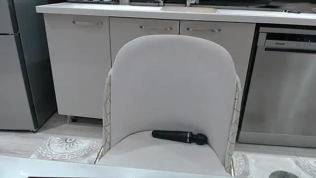 Snapshot of Erotica333 chatting on January 2026 03:07:01 PM Erotica333 online show from January 2026 03:07:01 PM