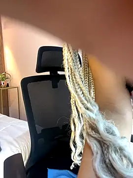 Emy leon online show from November 2025 09:18:02 PM