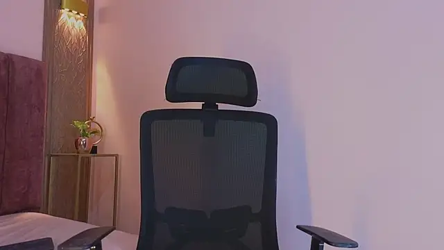 Emy leon online show from November 2025 07:08:02 PM