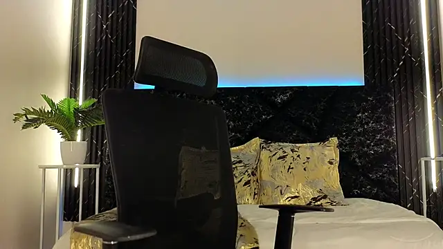 Emy leon online show from December 2025 08:04:02 PM