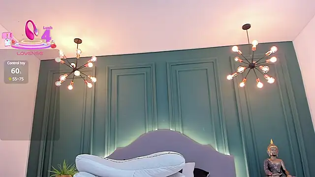 Snapshot of rubyhill_2711 chatting on February 2025 05:44:02 AM rubyhill 2711 online show from February 2025 05:44:02 AM