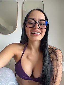 Snapshot of rubyhill_2711 chatting on June 2026 05:12:02 PM rubyhill 2711 online show from June 2026 05:12:02 PM