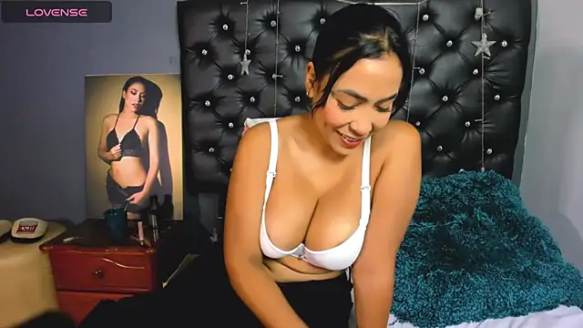 catalinamuss  online show from April 2026 01:45:01 PM