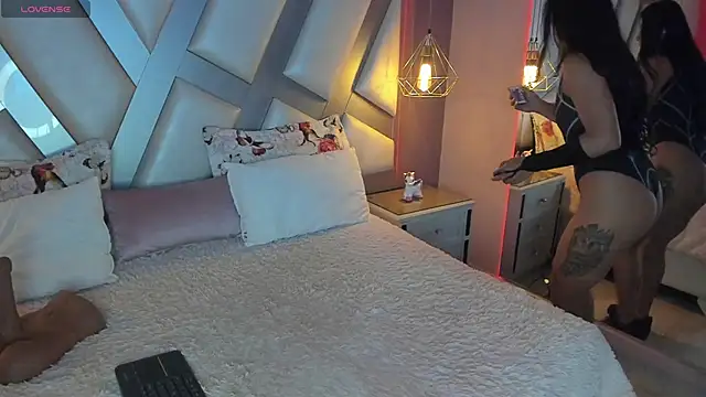 Amber villalobos  online show from October 2025 04:00:02 AM