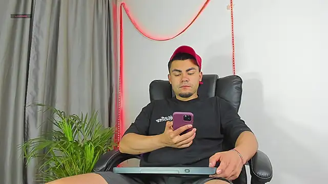 kalivan voinesscu online show from December 2025 08:04:02 AM