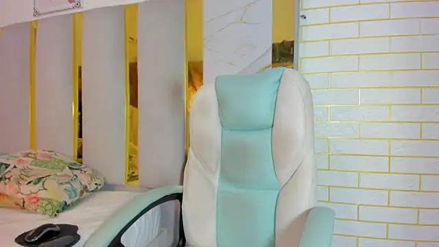 Lia Ashley online show from November 2025 06:19:01 PM