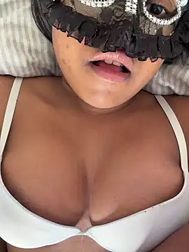 Bella Luna18 online show from November 2025 07:25:01 PM