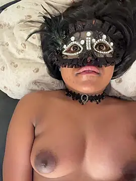 Bella Luna18 online show from December 2025 07:07:02 PM