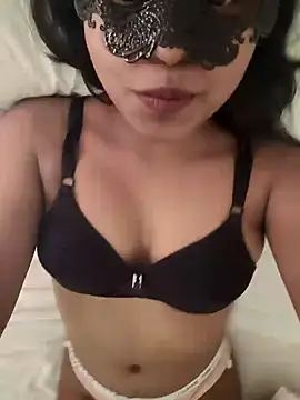 Bella Luna18 online show from January 2025 03:46:01 PM